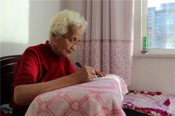 60歲認字、76歲出書,她告訴你:你以為的為時已晚,正是最佳起點 60歲認字、76歲出書,她告訴你:你以為的為時已晚,正是最佳起點