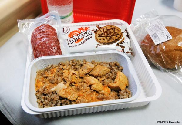 僅在西伯利亞大鐵路上享用一晚的食物和飲料,夜間臥鋪上的餐車 僅在西伯利亞大鐵路上享用一晚的食物和飲料,夜間臥鋪上的餐車