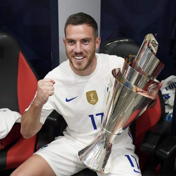 穆里尼奧打造羅馬黑店，喜鵲成為首位光顧客戶，崛起從不差錢開始