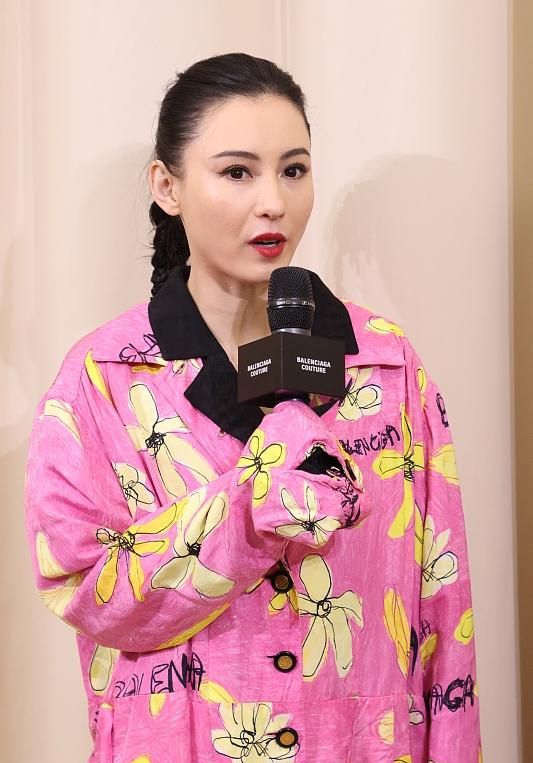 生圖曝光張柏芝的臉徹底崩盤！戚薇老公穿女人打底褲，劉雯換髮型