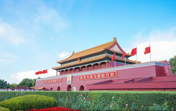 北平被60萬噸垃圾覆蓋，天安門也破爛不堪，臨近開國大典如何應對