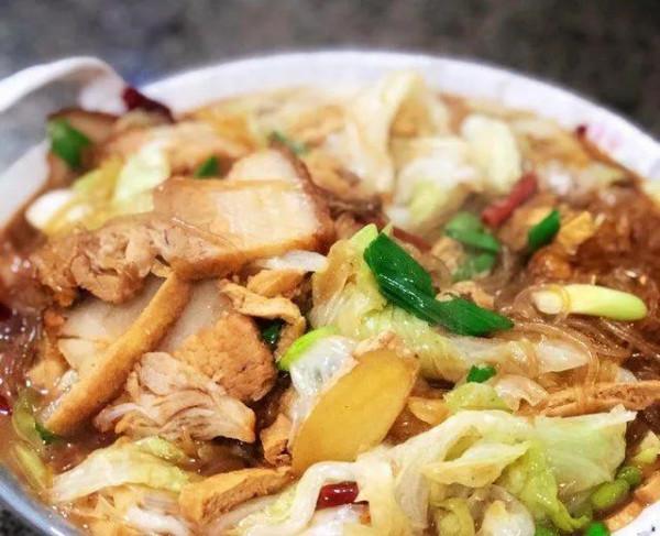 年三十中午，吃大鍋菜