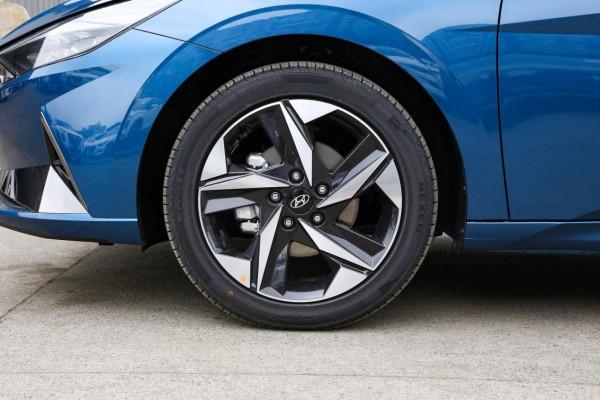 月均銷量已破萬，顏值一流軸距2米72的第七代伊蘭特，哪款最值？