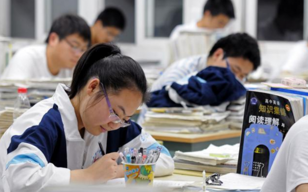 “雙減”又有新動態，高中生補課或將受限，減負要輪到高中了嗎？