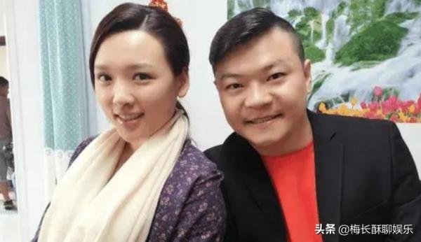 《鄉村愛情》謝騰飛馬忠錄影片為祖國慶生,父子倆身高已不相上下 《鄉村愛情》謝騰飛馬忠錄影片為祖國慶生,父子倆身高已不相上下