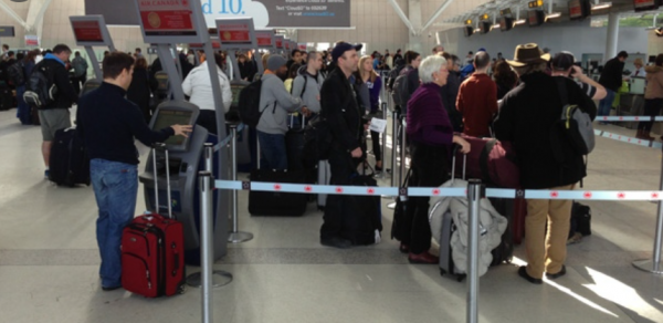 加拿大一家五口旅行 機場成人海地獄 苦等2小時被拒登機 加拿大一家五口旅行 機場成人海地獄 苦等2小時被拒登機