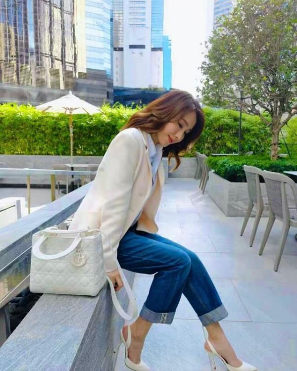 眾女星曬奢華中秋禮,劉嘉玲和林心如是同款,黎姿的小巧精緻 眾女星曬奢華中秋禮,劉嘉玲和林心如是同款,黎姿的小巧精緻