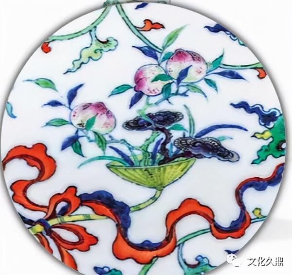 「精品賞析」:清乾隆 鬥彩福壽耳寶相天球瓶 「精品賞析」:清乾隆 鬥彩福壽耳寶相天球瓶