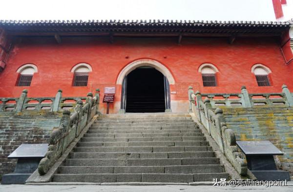 南巖宮：武當山三十六巖中風景最美的一巖，呂洞賓曾在此修道