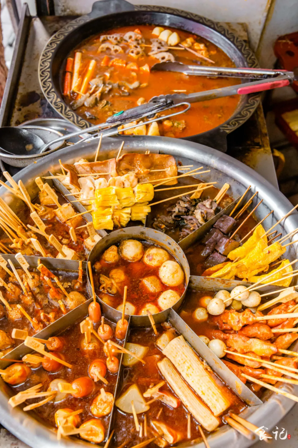 回憶殺！晨光小學對面不到10m²的麻辣燙，竟然開了24年