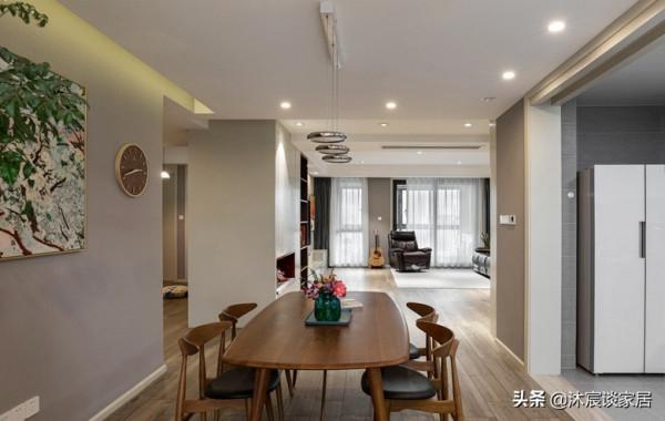 “雙眼皮”吊頂，開放式廚房，她家現代時尚，暖暖的北歐風超治癒