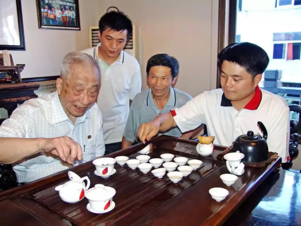 張天福：茶與長壽