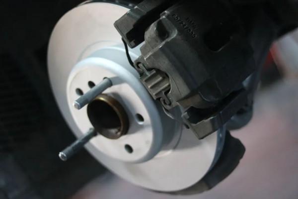 怪獸修車：翻新一輛13年的二手寶馬5系，耗時25天完美復活它