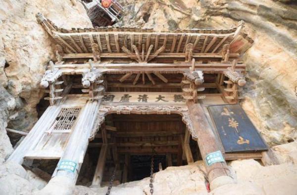 陝西一處險峻的“懸空寺”,不是膽大之人,不敢攀登而上 陝西一處險峻的“懸空寺”,不是膽大之人,不敢攀登而上