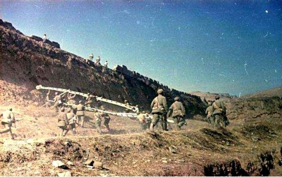 79年楊勇奉命來鄧小平住處，鄧：南疆形勢不安寧，請你到前面看看