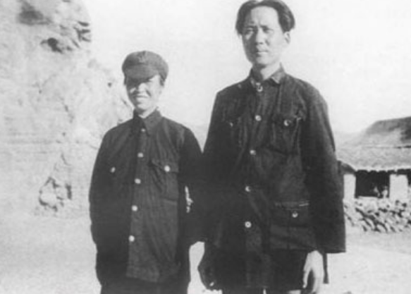 1976年，病重的毛主席給李敏做了一個手勢，大家沒明白是什麼意思