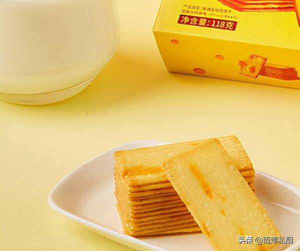 逛超市時，遇見這5款“寶藏零食”別猶豫，雖然便宜，卻好吃解饞