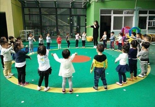幼兒園老師曬“工資單”，抱怨工資太低，家長：別不知足了
