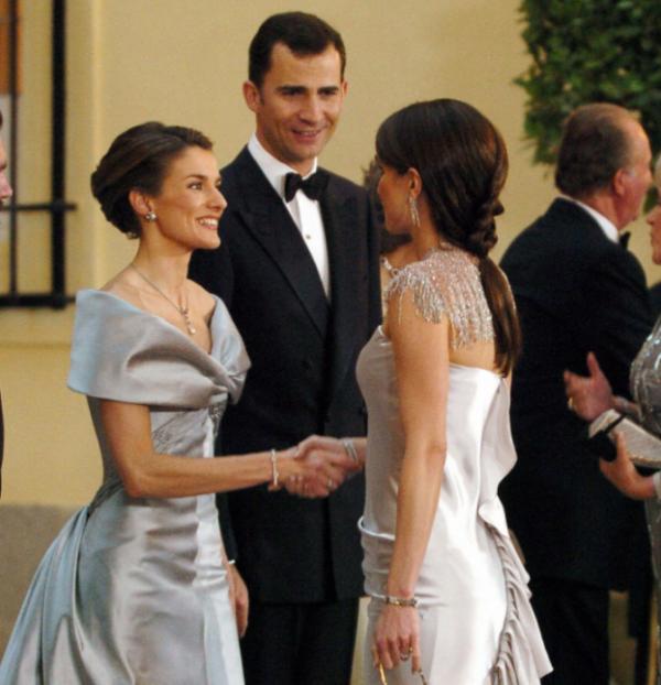 51歲約旦王后:和萊蒂齊亞同框像雙生姐妹,大度接納逃婚的小姑子 51歲約旦王后:和萊蒂齊亞同框像雙生姐妹,大度接納逃婚的小姑子