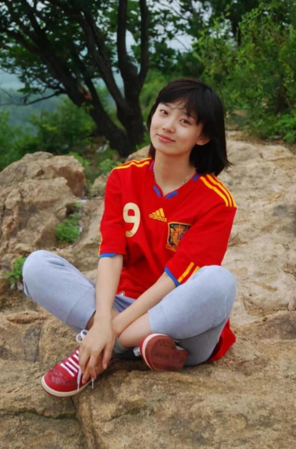 央視最美主持人之一李七月美照 央視最美主持人之一李七月美照