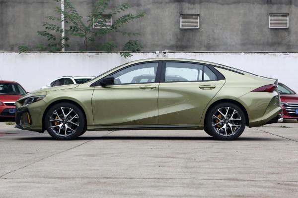 傳祺影豹丨熱血青年標配的十萬級轎車