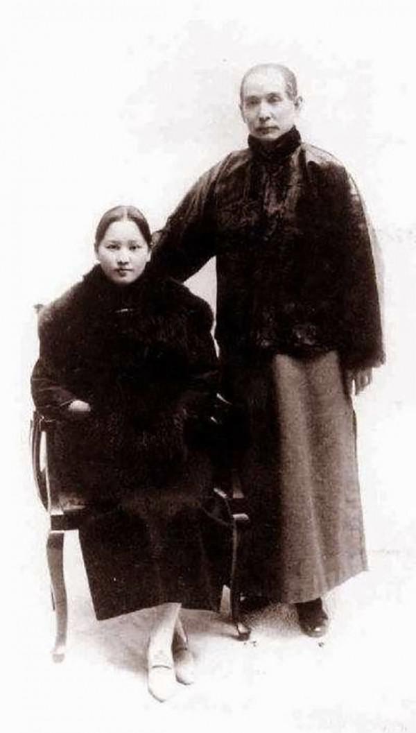 1981年,宋慶齡葬禮為何提前五分鐘?鄧穎超:她會同意我這麼做的 1981年,宋慶齡葬禮為何提前五分鐘?鄧穎超:她會同意我這麼做的