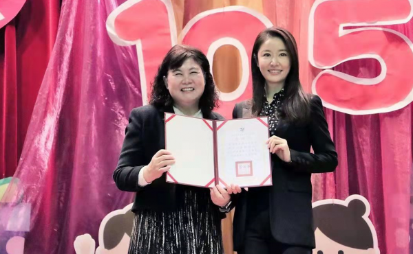 林心如成母校驕傲太爭氣！穿西裝參加校慶美回巔峰期，親切沒架子