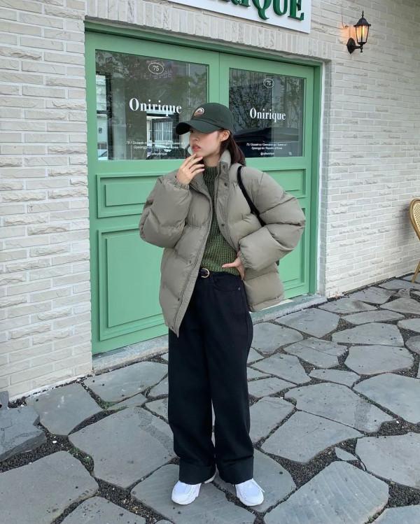 今冬流行“上短+下長”，小個子這樣穿，時髦又顯高