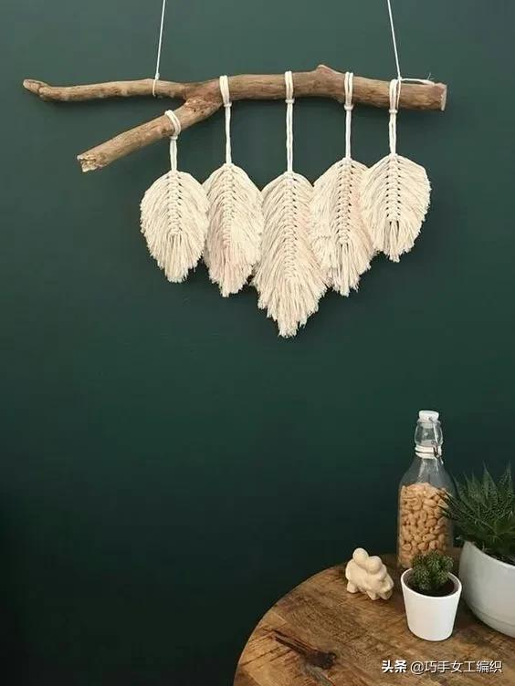 用剩餘的棉繩編了幾片葉子，組合起來簡直美翻了，鄰居都要學起來