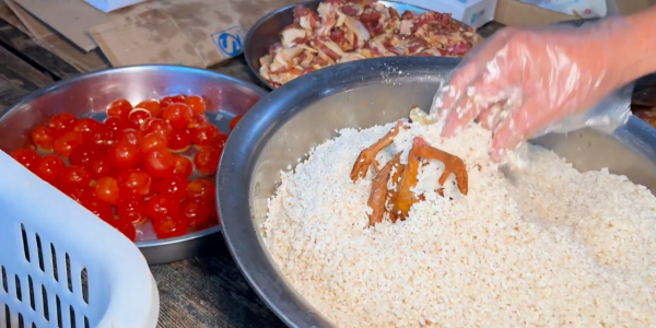 海南大姐自創寶塔粽,68元一個3斤半重,老闆嫌棄不掙錢,限量做 海南大姐自創寶塔粽,68元一個3斤半重,老闆嫌棄不掙錢,限量做