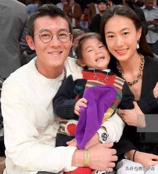 八位“港臺男神”今昔對比，有人帥了一輩子，有人撞臉張紀中