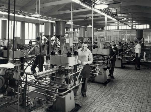 「復古」即新潮，聽黑膠、戴有線耳機才是街上最酷的仔？