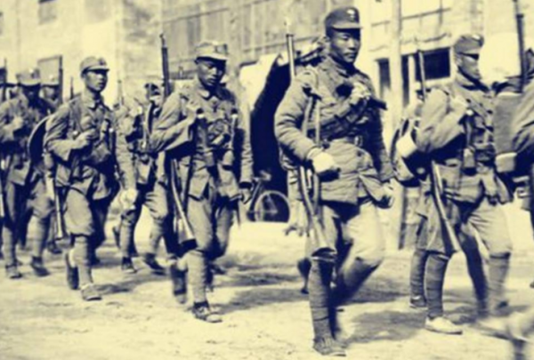 1931年我黨軍委書記被捕，寫信告訴獄長不想出獄，獄長：快攆走