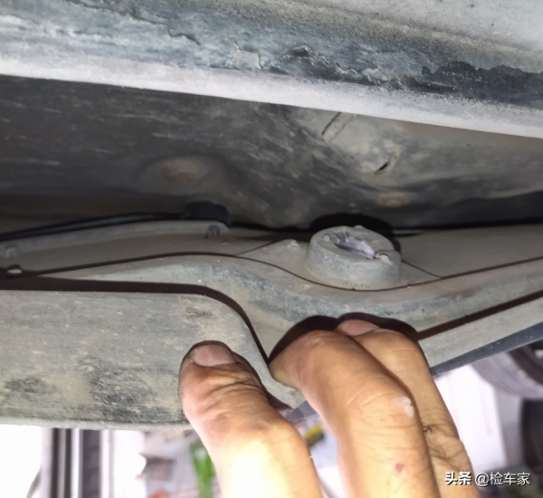 15年的車該報廢了？雷克薩斯除外！這輛LS開了15年還值20多萬