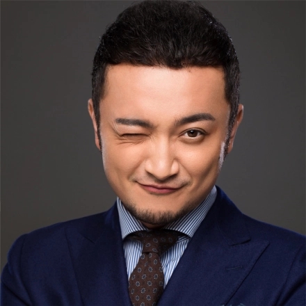 尼格買提：30歲娶帕夏古麗，結婚8年沒有孩子，風光背後有眼淚