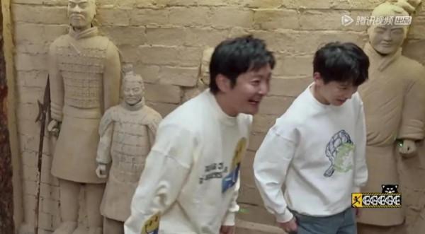 哈哈哈哈哈：五哈團上演嚇人大作戰，鹿晗被嚇到三連摔