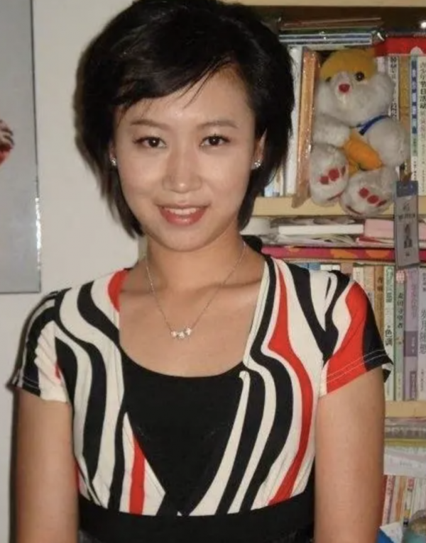 著名主持人魏笑：新婚24小時離世，丈夫至今未娶，父親仍在懷念她