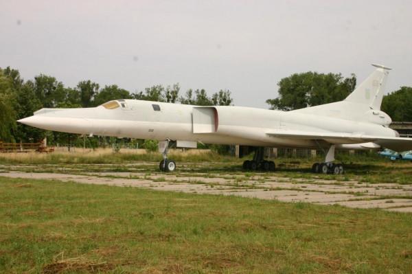 合計92架戰略轟炸機，昔日世界第三大戰略空軍，被剷車和電鋸消滅