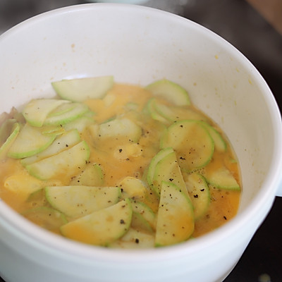 減脂餐：煎蛋西葫蘆，鮮美低脂不胖