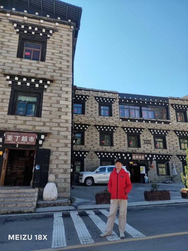 稻城亞丁遊記(七)|與康巴漢子稱兄道弟,同藏族大姐轉經祈福 稻城亞丁遊記(七)|與康巴漢子稱兄道弟,同藏族大姐轉經祈福