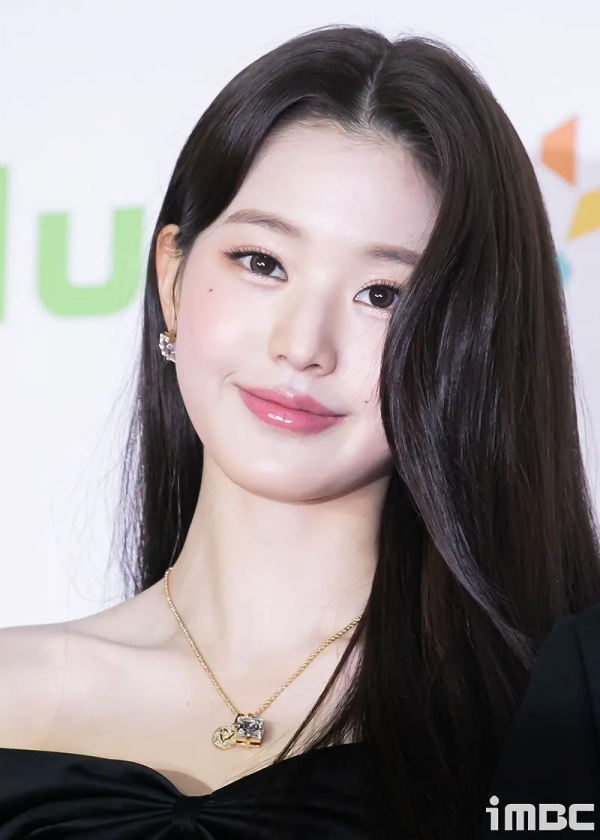 看完韓圈紅毯,才知道女明星的生圖有多內卷 看完韓圈紅毯,才知道女明星的生圖有多內卷