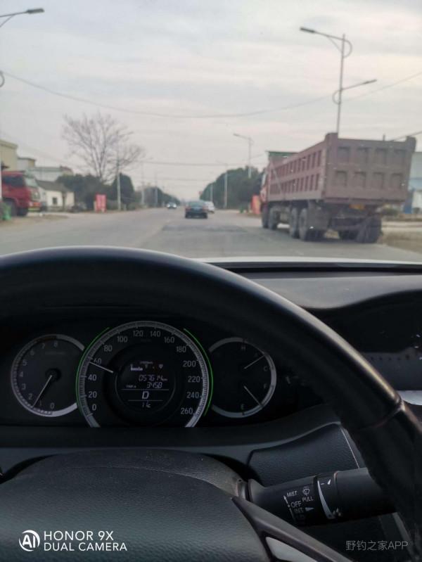 迎風浮漂飛，戰歌凱旋歸