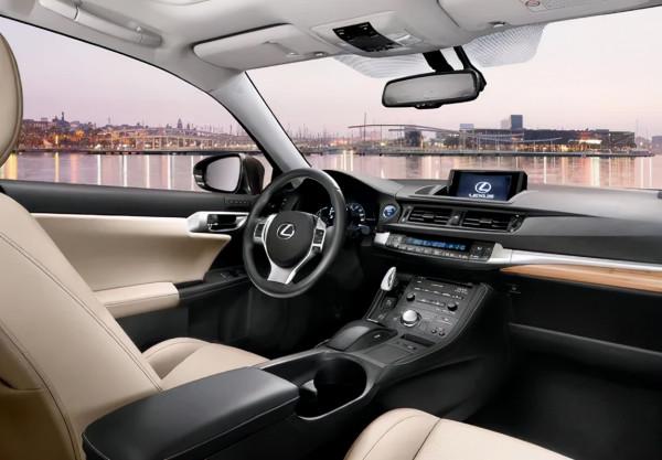 關於雷克薩斯CT，這臺誕生12年“老車”的那些事兒...