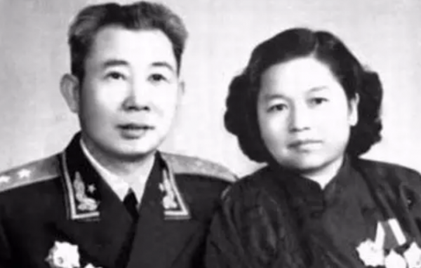 他親自下廚，請毛主席喝酒，毛主席應約笑道：這東西味道真不錯