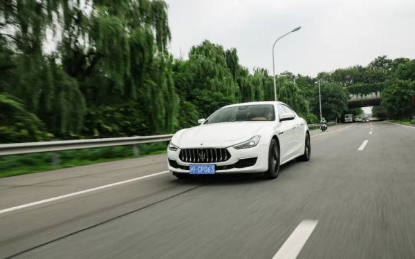 不買BBA買它?百萬級聲浪,2.0T馬力爆表,堪稱“理性”之選 不買BBA買它?百萬級聲浪,2.0T馬力爆表,堪稱“理性”之選