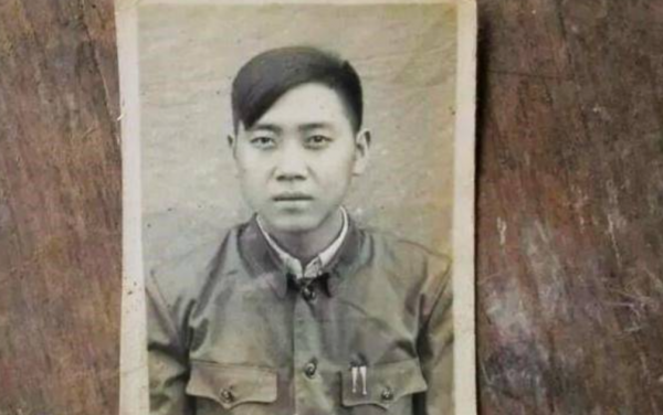 2016年貴州老農自曝身份：抗美援朝神射手，珍藏邱少雲照片64年