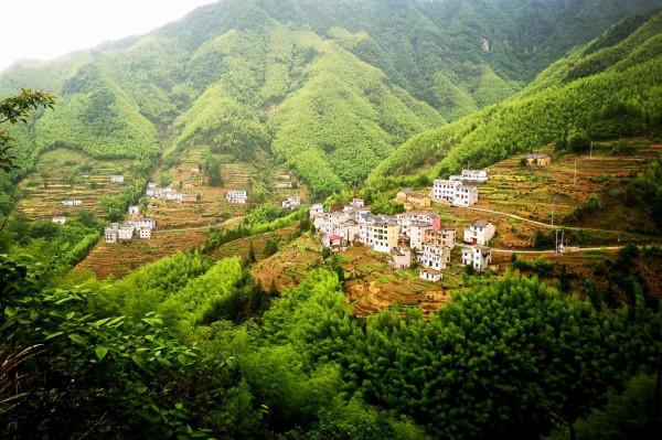 國慶出遊不扎堆！送您“徽州天路”自駕遊攻略，驚險刺激人少景美