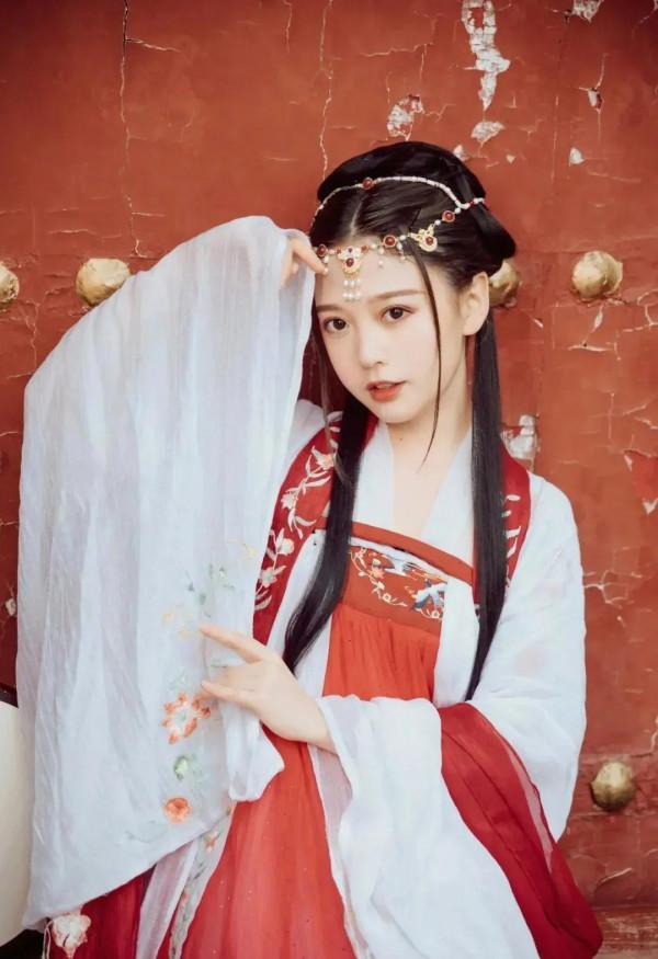 網路紅人：鍾曼菲