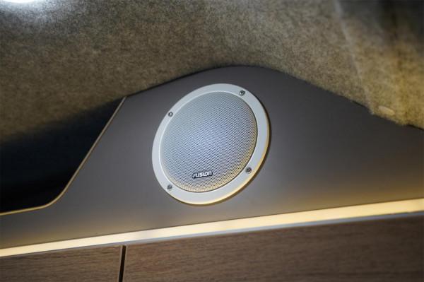 眾銳工設首款C型房車上市，隱藏式廚房觀景會客廳，設計獨具匠心