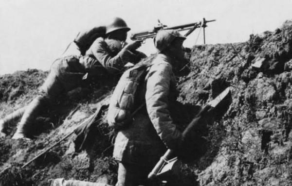 敵軍營長被解放軍戰士活捉,仔細一看,由驚到喜:是自己親外甥 敵軍營長被解放軍戰士活捉,仔細一看,由驚到喜:是自己親外甥